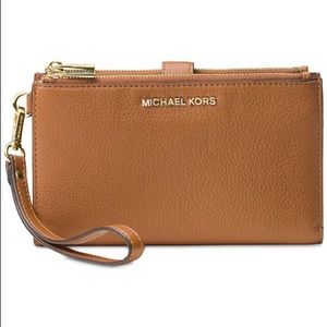 Michael Kors Wallet / Wristlet.